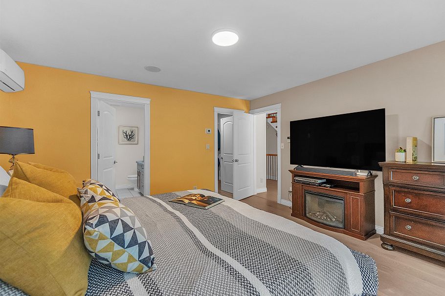 786 W 17th Street North Vancouver, BC - 18