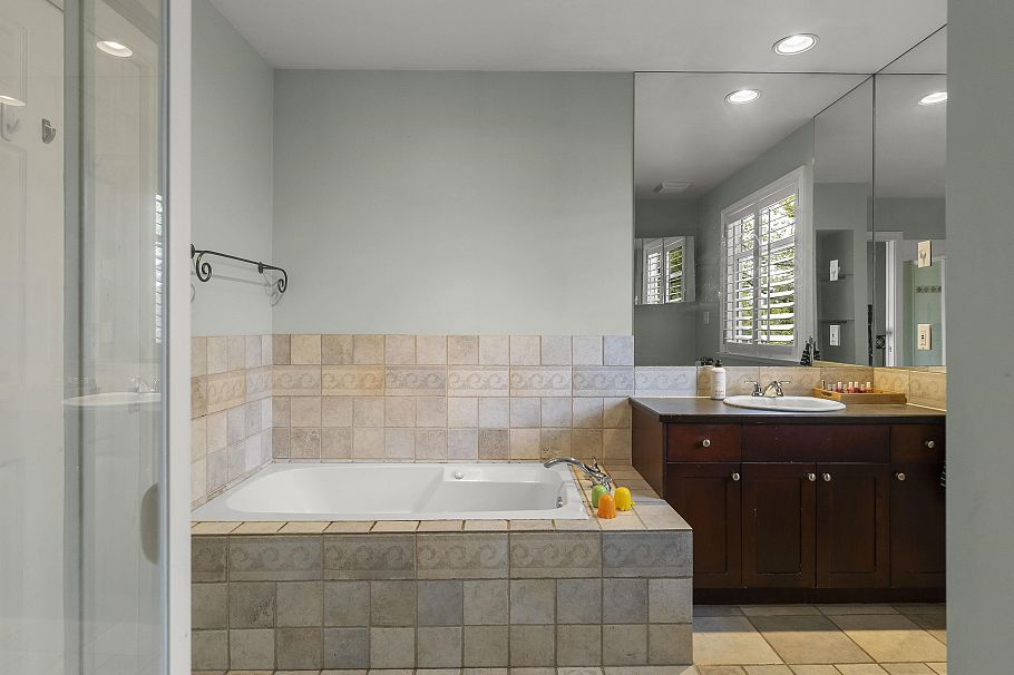 4549 W 12th Avenue Vancouver, BC - 20