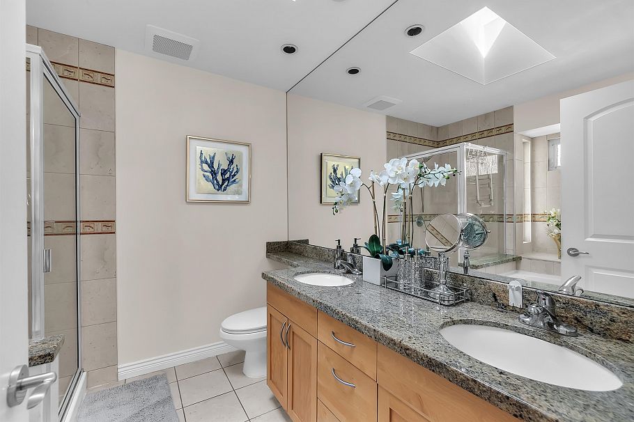 786 W 17th Street North Vancouver, BC - 20