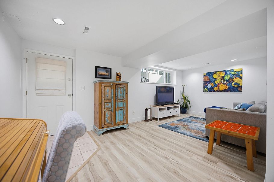 4057 Marine Drive Burnaby, BC - 24