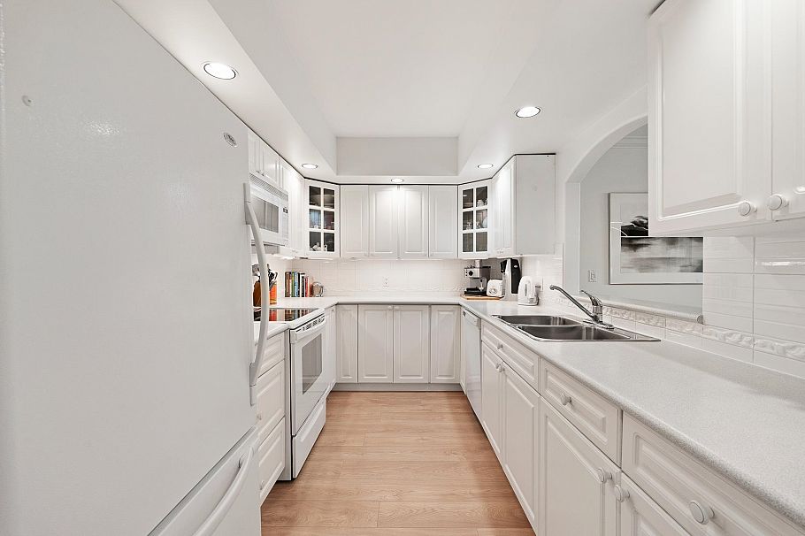 103 1145 E 29th Street North Vancouver, BC - 11