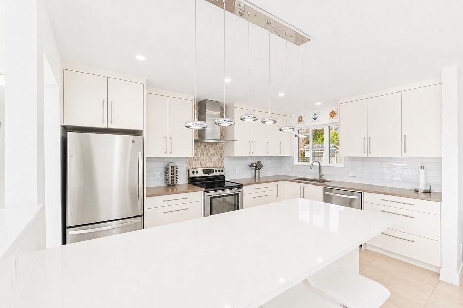 4072 Violet Street North Vancouver, BC - 12