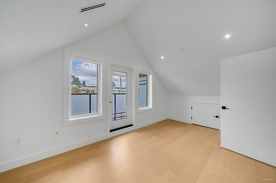 2 4463 Walden Street Vancouver, BC - 27