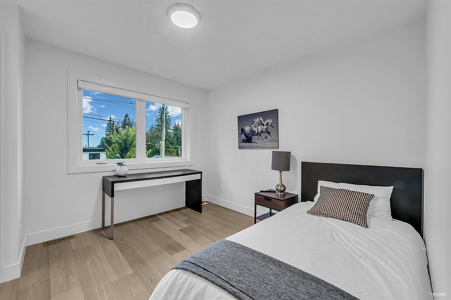 929 Canyon Boulevard North Vancouver, BC - 34