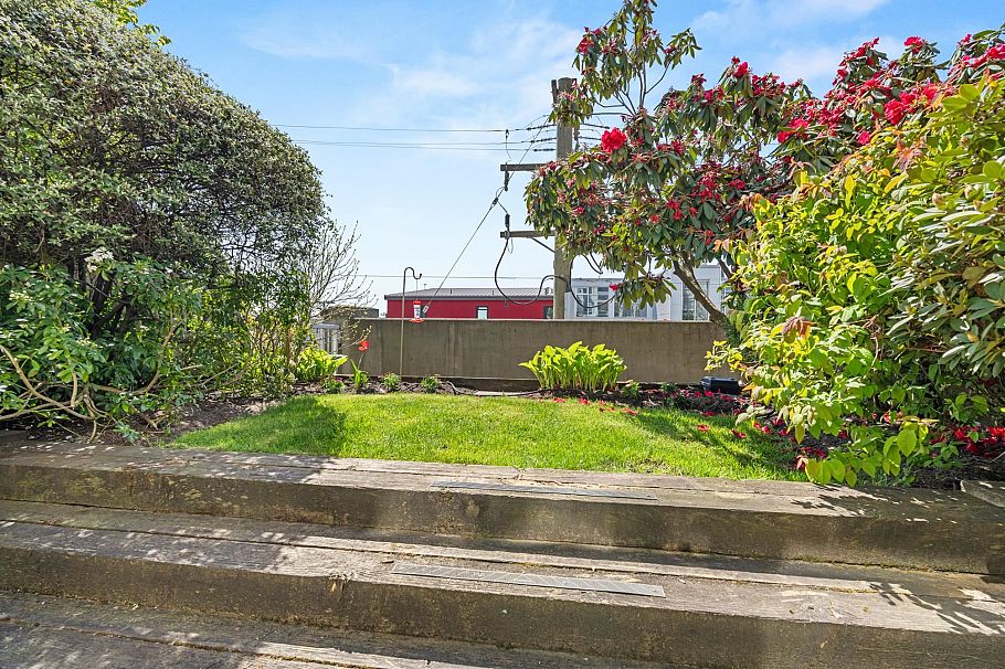 105 365 E 1st Street North Vancouver, BC - 21