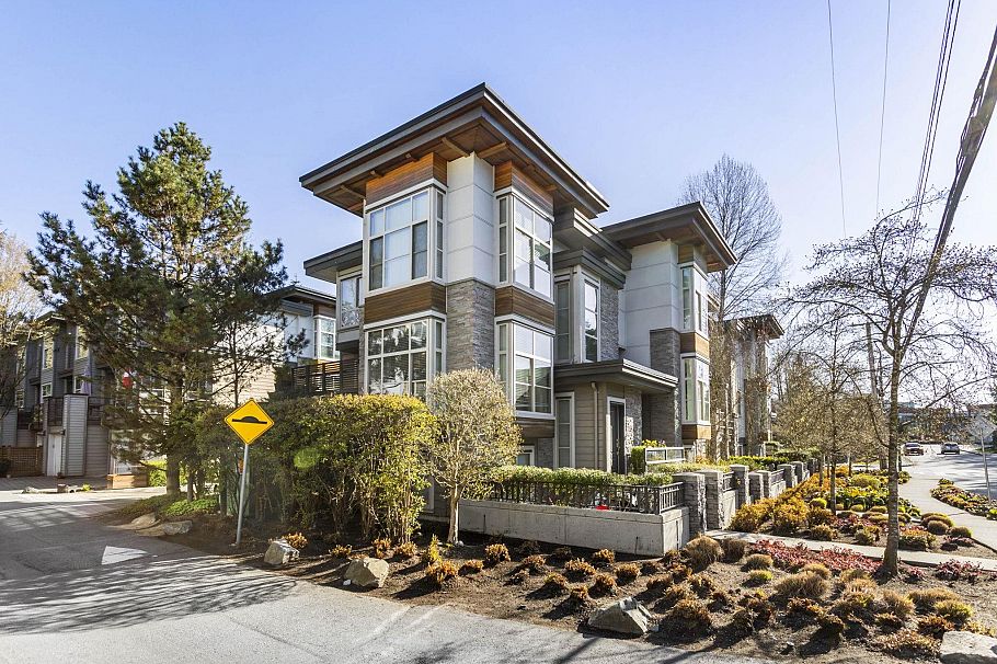 8 3025 Baird Road North Vancouver, BC - 37