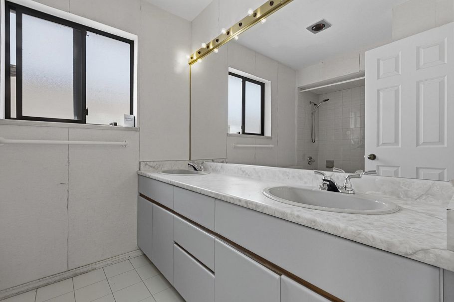 2778 E 47th Avenue Vancouver, BC - 16