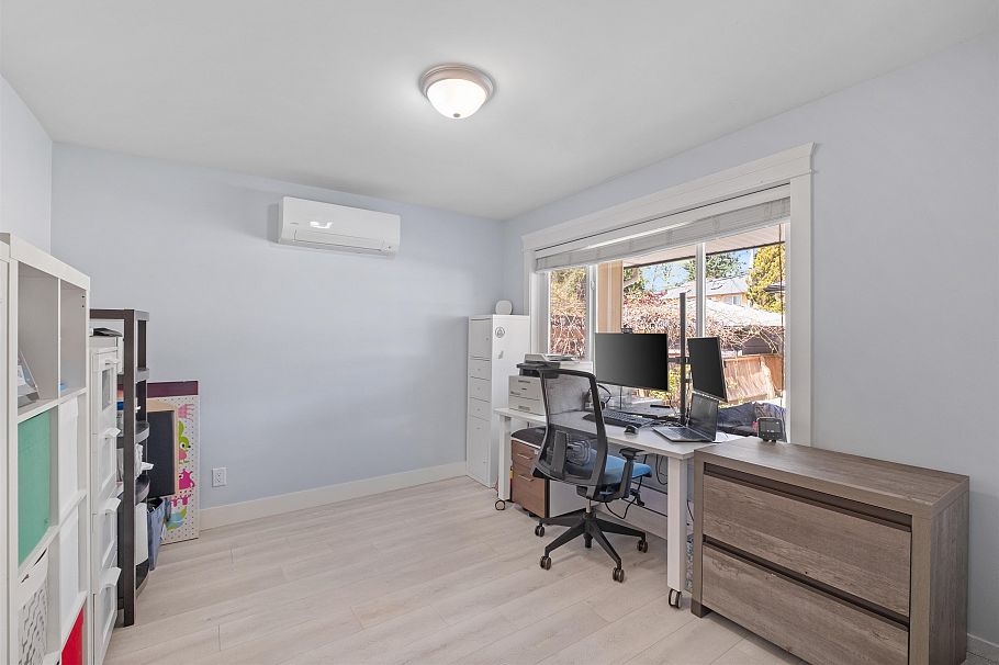 318 W 18th Street North Vancouver, BC - 17