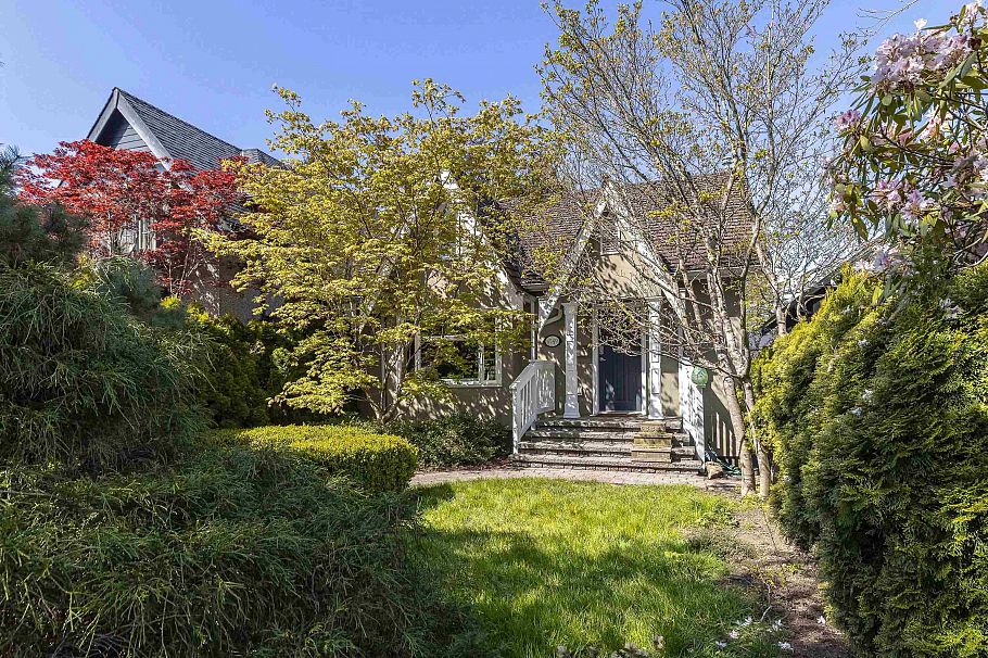 4549 W 12th Avenue Vancouver, BC - 3