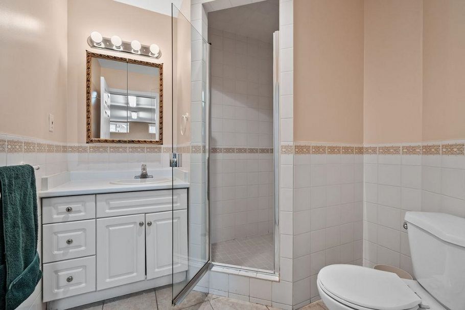 1659 Orkney Place North Vancouver, BC - 34