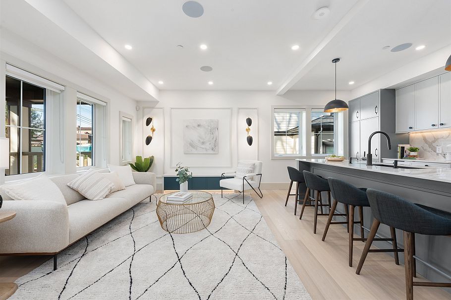 1 375 E 33rd Avenue Vancouver, BC - 2