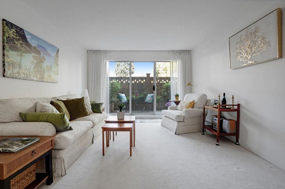 109 3875 W 4th Avenue Vancouver, BC - 5