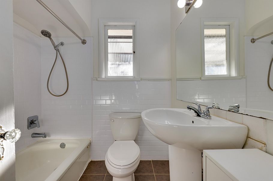 509 E Keith Road North Vancouver, BC - 21