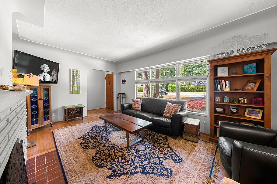 2010 Mackay Avenue North Vancouver, BC - 2