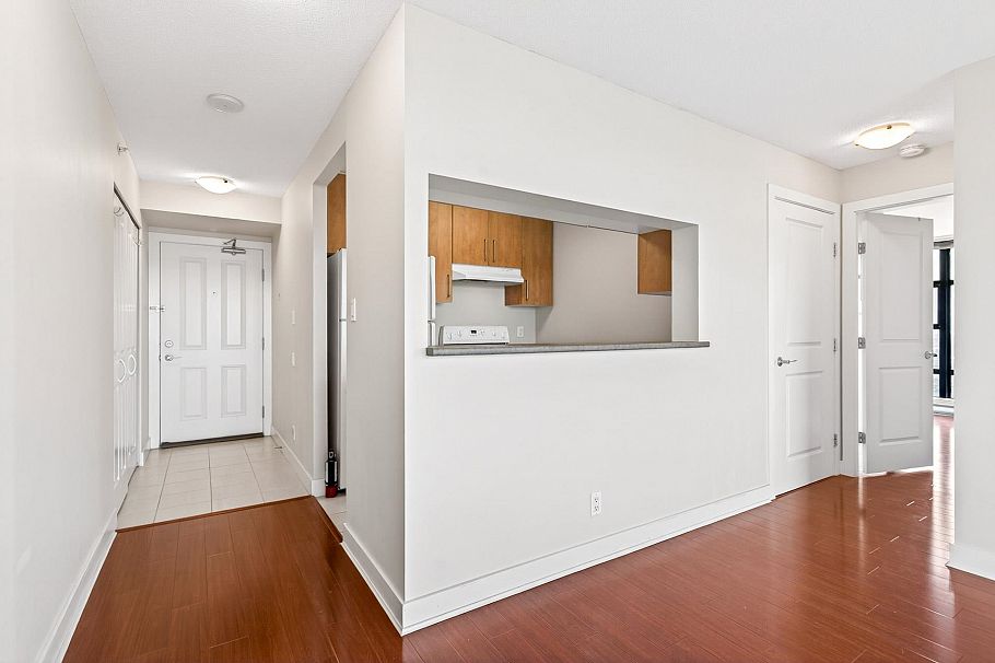 2502 5380 Oben Street Vancouver, BC - 5