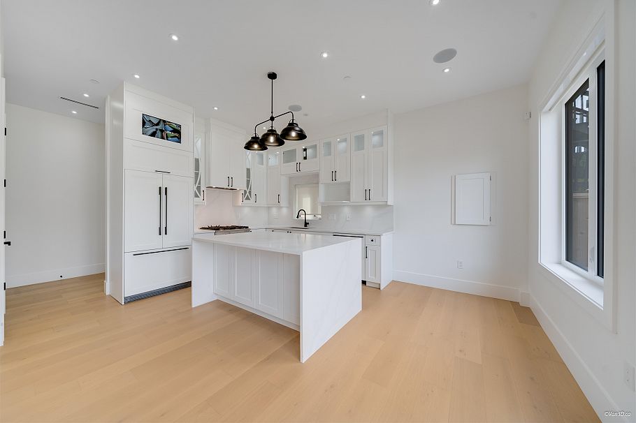 2 4463 Walden Street Vancouver, BC - 6