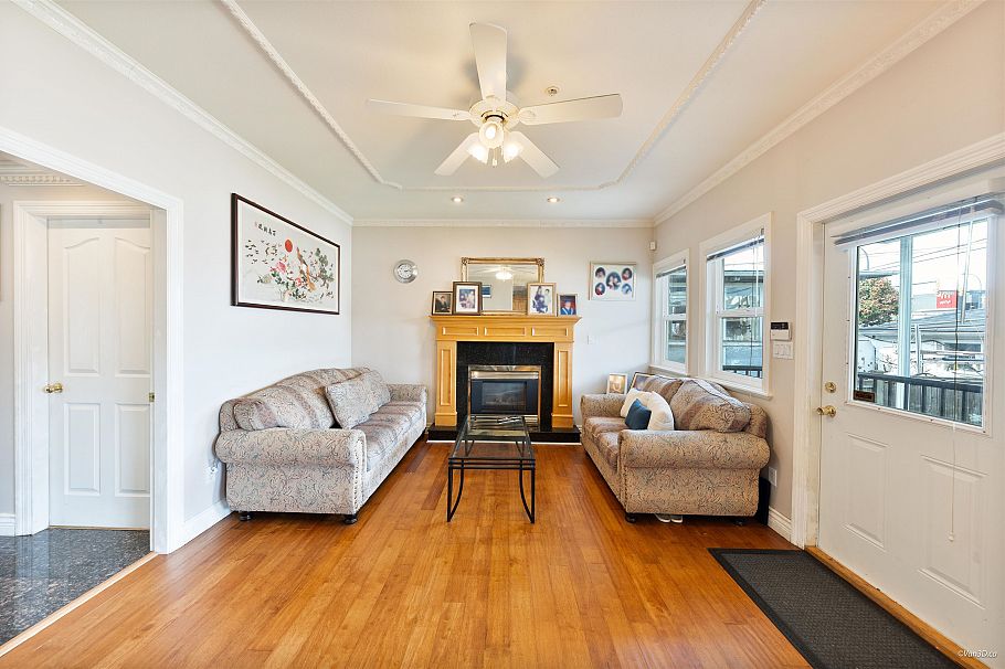 1437 E 58th Avenue Vancouver, BC - 9