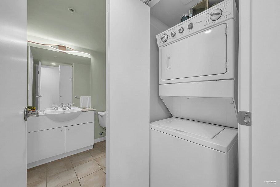 1206 188 E Esplanade North Vancouver, BC - 3