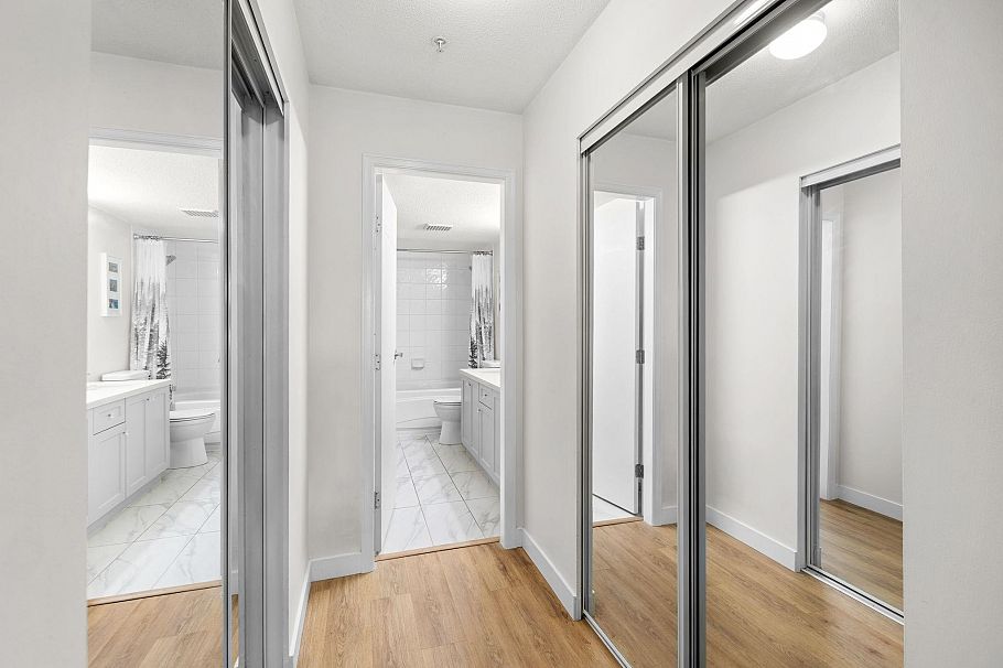 113 147 E 1st Street North Vancouver, BC - 16