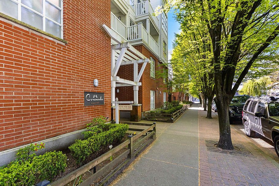113 147 E 1st Street North Vancouver, BC - 35