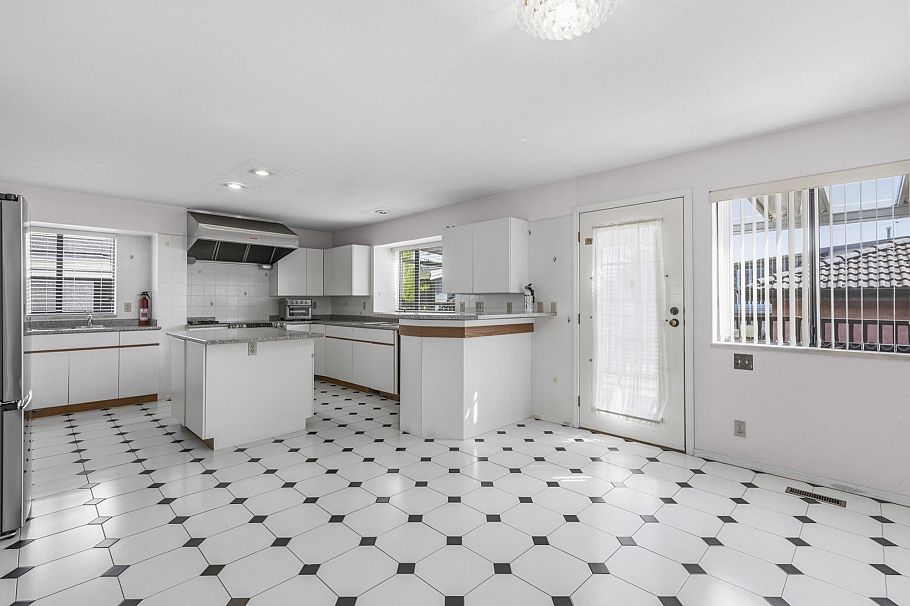 2778 E 47th Avenue Vancouver, BC - 9