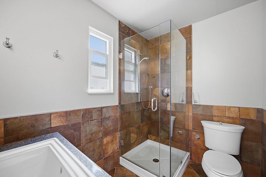 4057 Marine Drive Burnaby, BC - 17