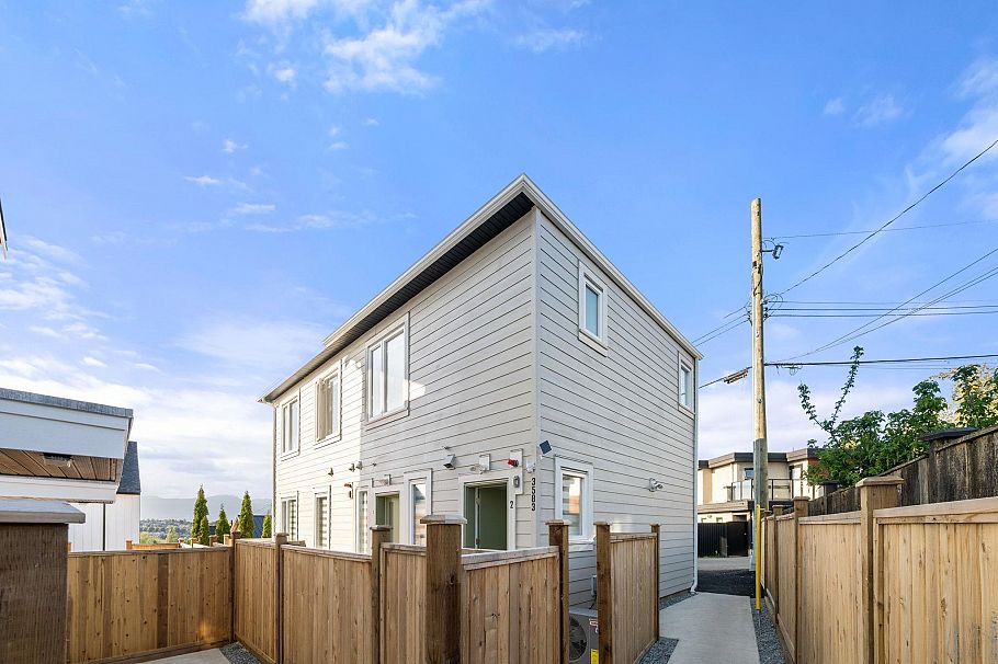 2 3583 Haida Drive Vancouver, BC - 3