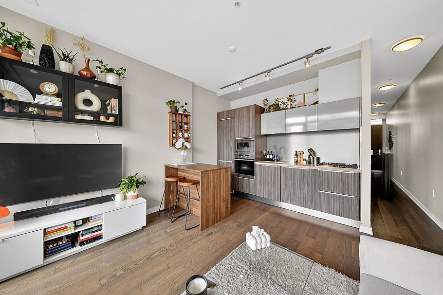 704 123 W 1st Avenue Vancouver, BC - 5