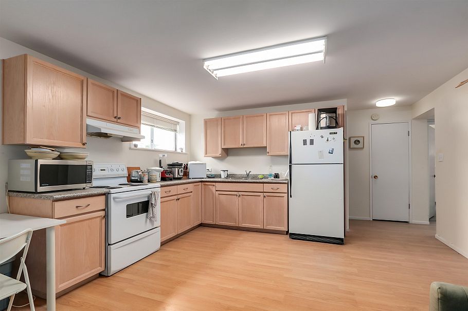 3712 Fir Street Burnaby, BC - 24