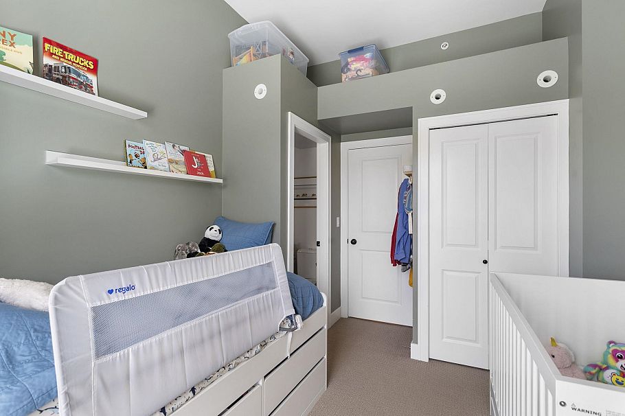 8 3025 Baird Road North Vancouver, BC - 31