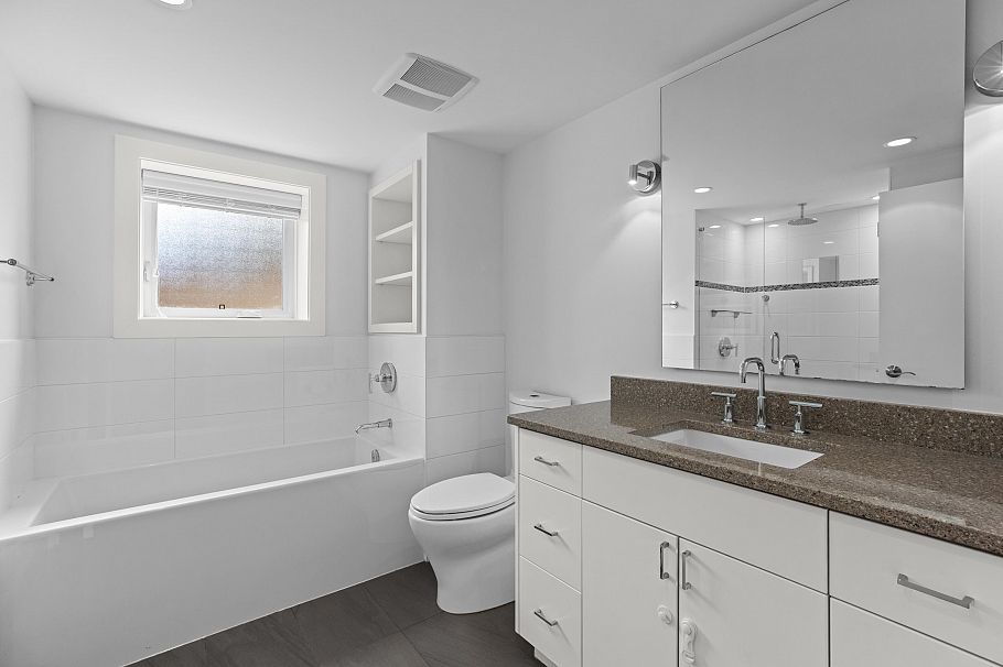 6297 Mackenzie Street Vancouver, BC - 29