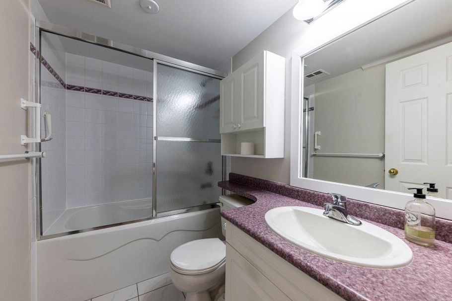 895 E 12th Street North Vancouver, BC - 30