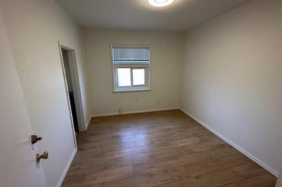 1039 E 41st Avenue Vancouver, BC - 15