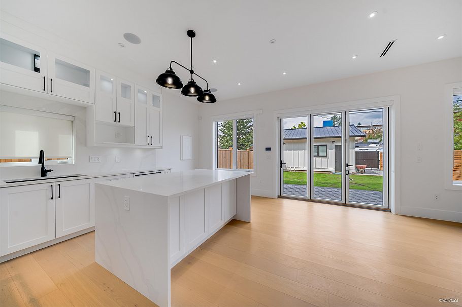 2 4463 Walden Street Vancouver, BC - 3