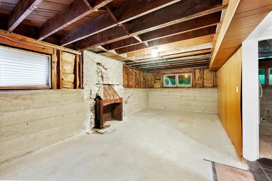 1064 Ruthina Avenue North Vancouver, BC - 35