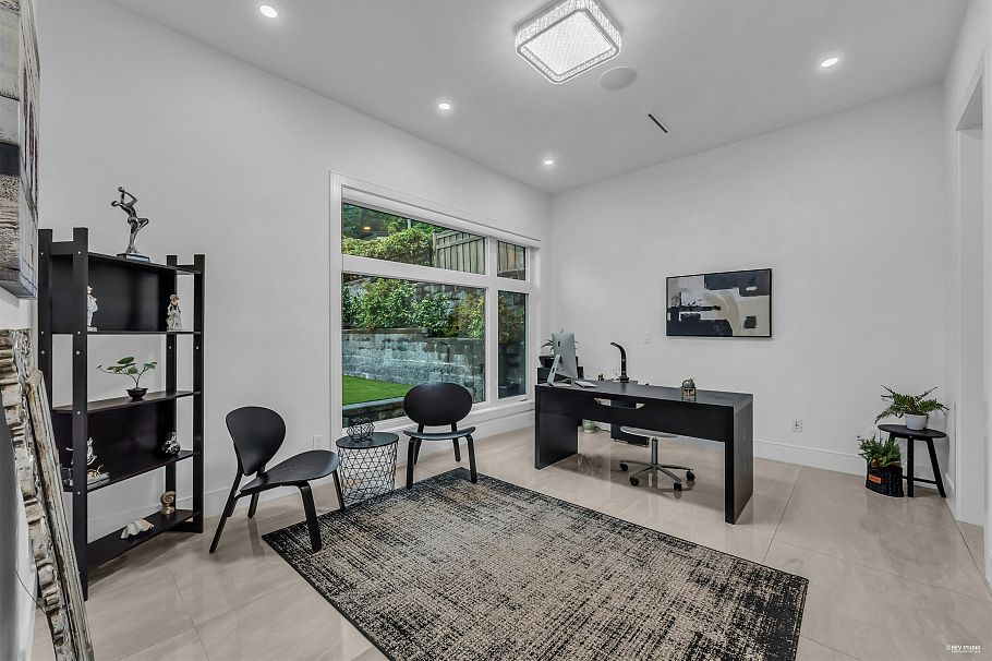 929 Canyon Boulevard North Vancouver, BC - 32