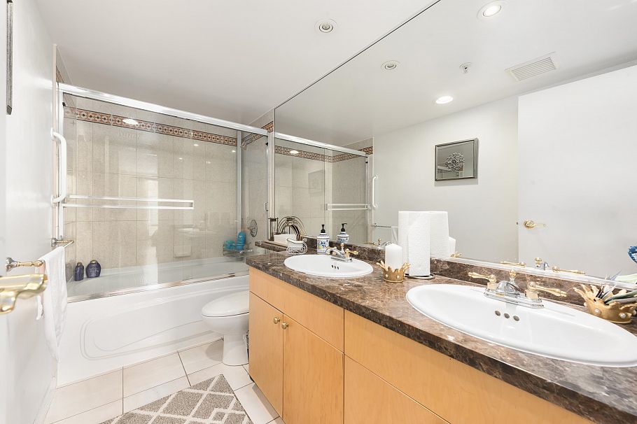 1201 1228 Marinaside Crescent Vancouver, BC - 19