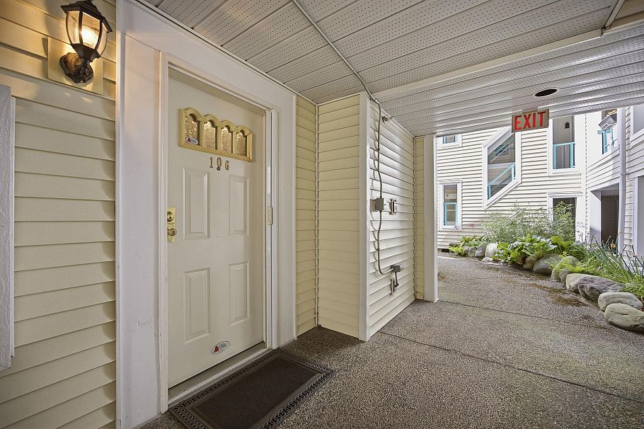 106 735 W 15th Avenue Vancouver, BC - 4