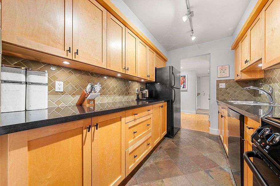 209 1720 W 12th Avenue Vancouver, BC - 11