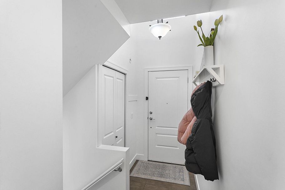 8 3025 Baird Road North Vancouver, BC - 35