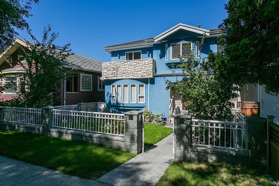 915 E 23rd Avenue Vancouver, BC - 2