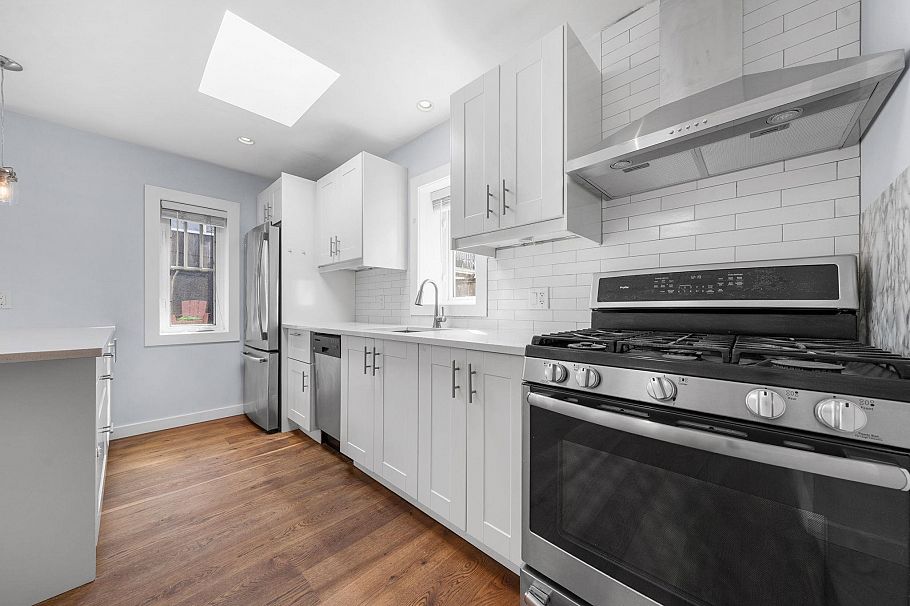 339 E 41st Avenue Vancouver, BC - 4