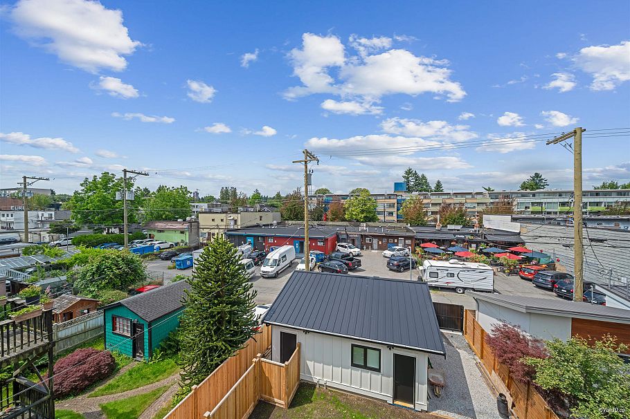 2 4463 Walden Street Vancouver, BC - 32