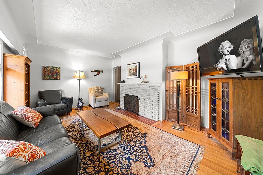 2010 Mackay Avenue North Vancouver, BC - 3