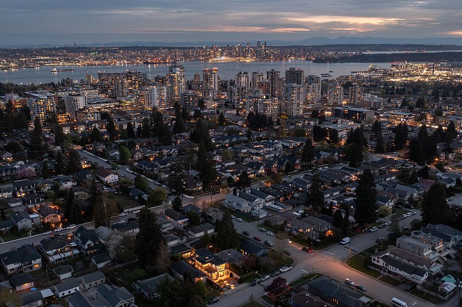 315 E 20th Street North Vancouver, BC - 36