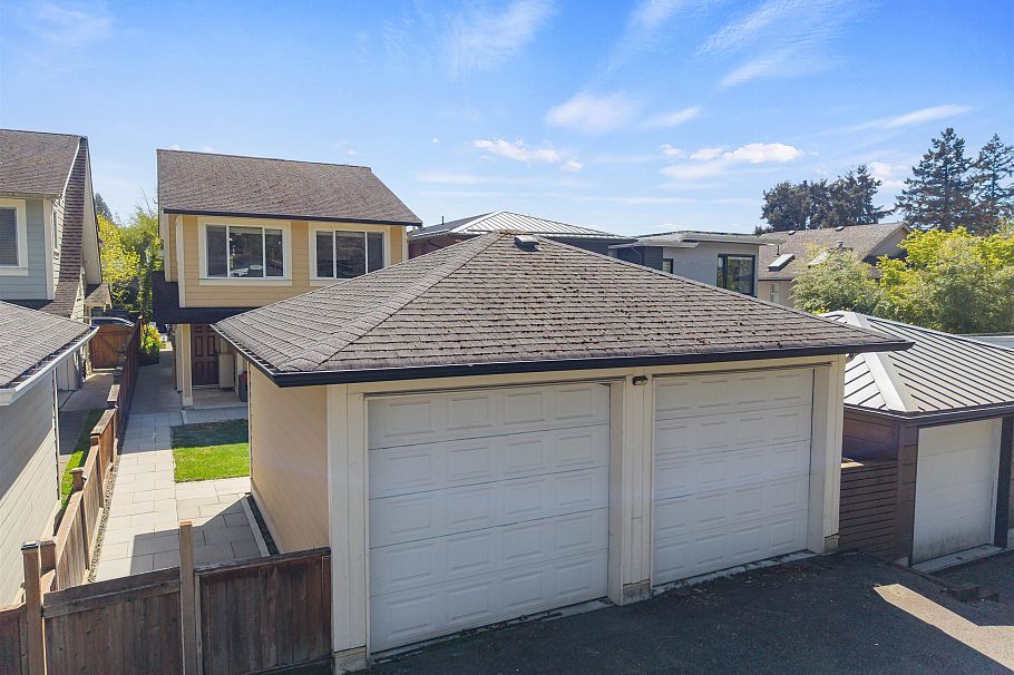 318 W 18th Street North Vancouver, BC - 31