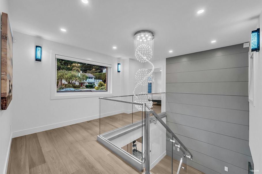 929 Canyon Boulevard North Vancouver, BC - 17