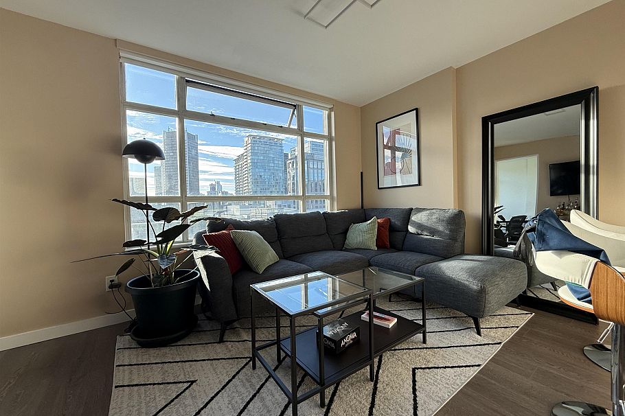 1701 438 Seymour Street Vancouver, BC - 1