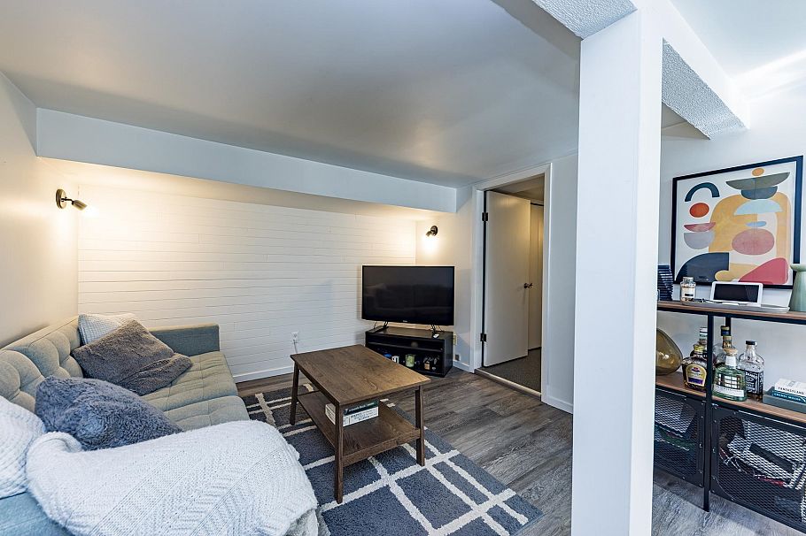 3039 St. Georges Avenue North Vancouver, BC - 23