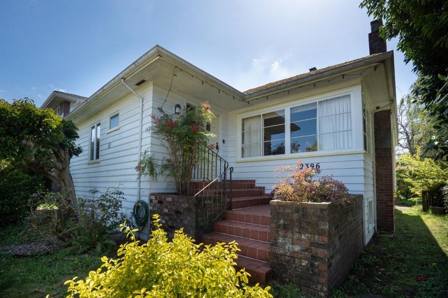2396 W 18th Avenue Vancouver, BC - 2